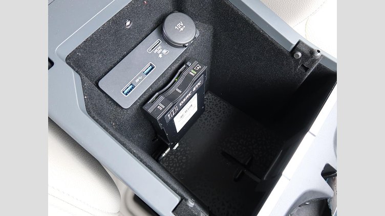 2018 認定中古車 Jaguar E-Pace フィレンツェ レッド D180 オートマチック全輪駆動 S