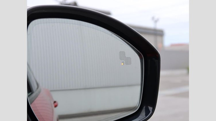 2018 認定中古車 Jaguar E-Pace フィレンツェ レッド D180 オートマチック全輪駆動 S