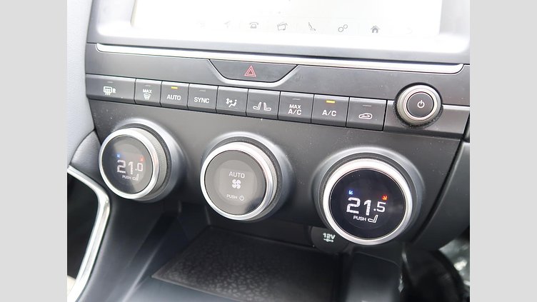 2018 認定中古車 Jaguar E-Pace フィレンツェ レッド D180 オートマチック全輪駆動 S