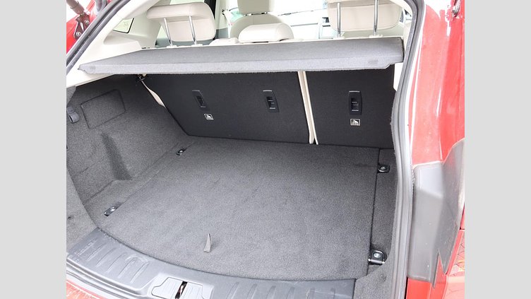 2018 認定中古車 Jaguar E-Pace フィレンツェ レッド D180 オートマチック全輪駆動 S