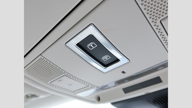 2018 認定中古車 Jaguar E-Pace フィレンツェ レッド D180 オートマチック全輪駆動 S