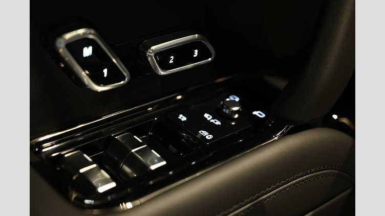 2025 Begagnad Land Rover Range Rover Sport Santorini Black AWD P460e Dynamic HSE