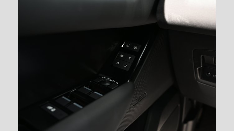 2025 Ny Land Rover Range Rover Velar Santorini Black (svart färg) AWD P400e Dynamic SE