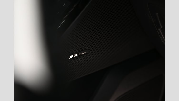 2025 Ny Land Rover Range Rover Velar Santorini Black (svart färg) AWD P400e Dynamic SE