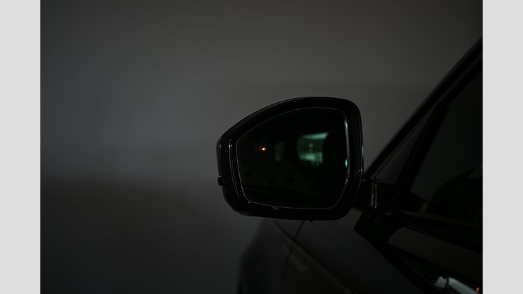 2025 Ny Land Rover Range Rover Velar Santorini Black (svart färg) AWD P400e Dynamic SE