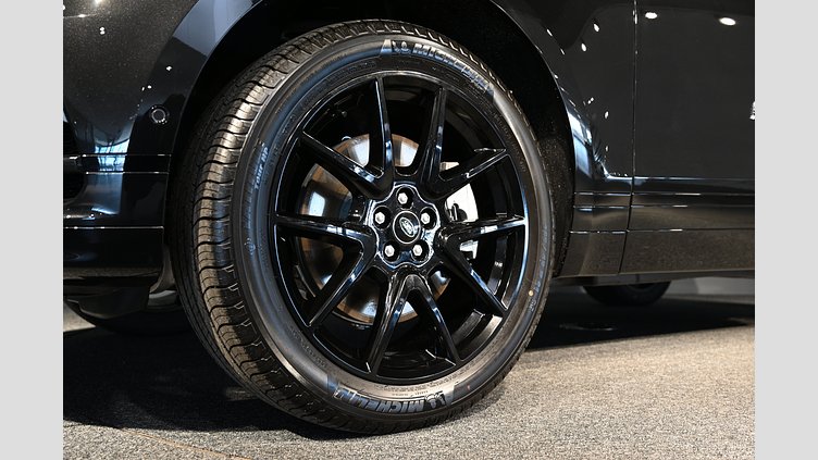 2025 Ny Land Rover Range Rover Velar Santorini Black (svart färg) AWD P400e Dynamic SE