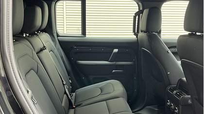 Defender 110 8
