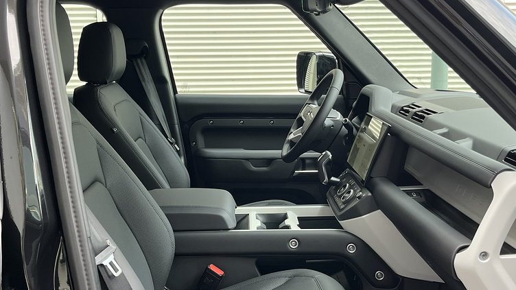 2026 新車 Land Rover Defender 110 (1AG) Santorini Black 聖托里尼黑 D250  輕油電混合 X-Dynamic SE