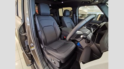 Defender 130 9