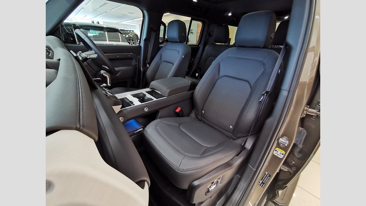 2024 認定中古車 Land Rover Defender 130 ゴンドワナストーン D350 ディーゼルマイルドハイブリッド X-Dynamic SE