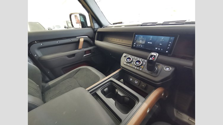 2021 認定中古車 Land Rover Defender 110 サントリーニブラック D300 AWD（AT） X-DYNAMIC SE