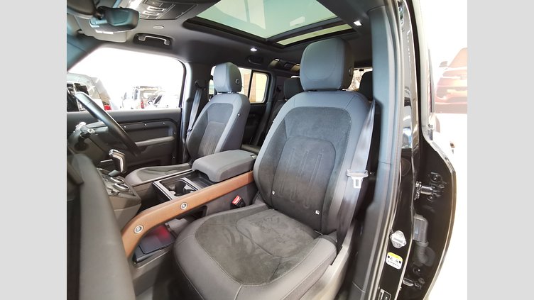 2021 認定中古車 Land Rover Defender 110 サントリーニブラック D300 AWD（AT） X-DYNAMIC SE