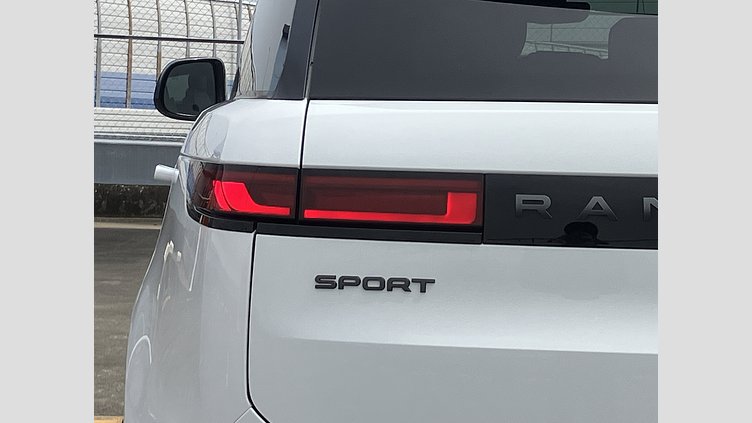 2022 認定中古車 Land Rover Range Rover Sport Fuji White (Solid) 3.0リッター6気筒300PSターボチャージドディーゼルMHEV（オートマチック） DYNAMIC SE