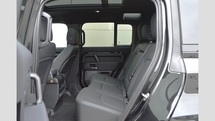 2023 認定中古車 Land Rover Defender 110 サントリーニブラック D300 AWD（AT） S