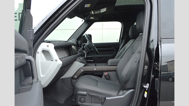 2023 認定中古車 Land Rover Defender 110 サントリーニブラック D300 AWD（AT） S