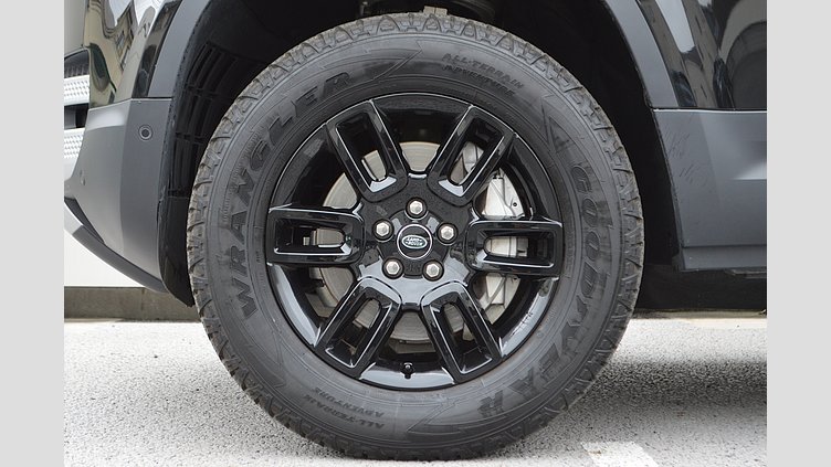 2023 認定中古車 Land Rover Defender 110 サントリーニブラック D300 AWD（AT） S