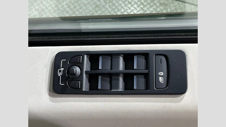2019 認定中古車 Land Rover Discovery Sport サントリーニブラック D180 AWD（オートマチック） 標準ホイールベース ディスカバリー スポーツ S