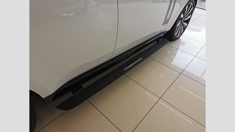2023 認定中古車 Land Rover Range Rover アイシーホワイト - グロスフィニッシュ P530 AWD（AT） スタンダードホイールベース SV