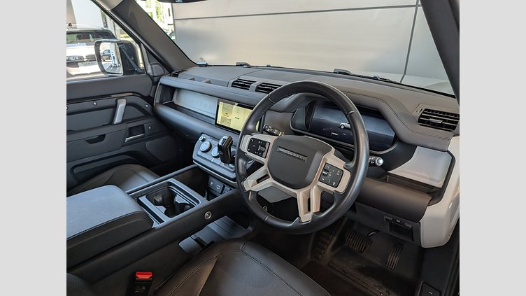 2024 認定中古車 Land Rover Defender 110 サントリーニブラック D300 AWD（AT） S