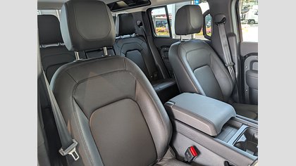 Defender 110 8