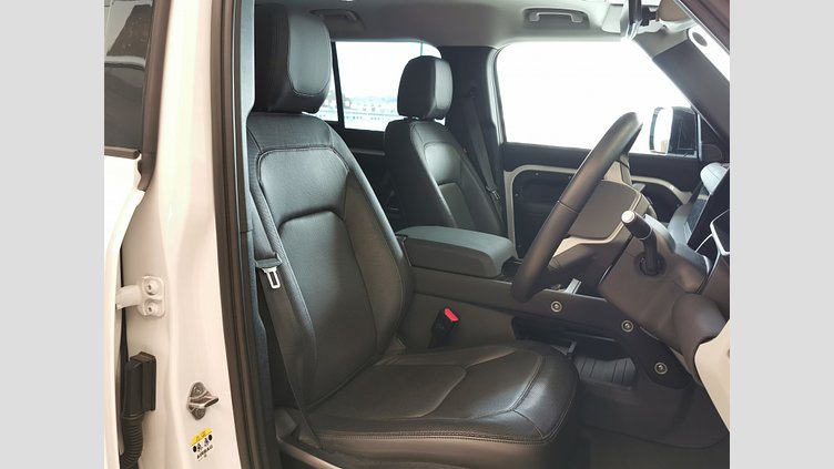 2023 認定中古車 Land Rover Defender 110 フジホワイト D300 AWD（AT） X-DYNAMIC SE