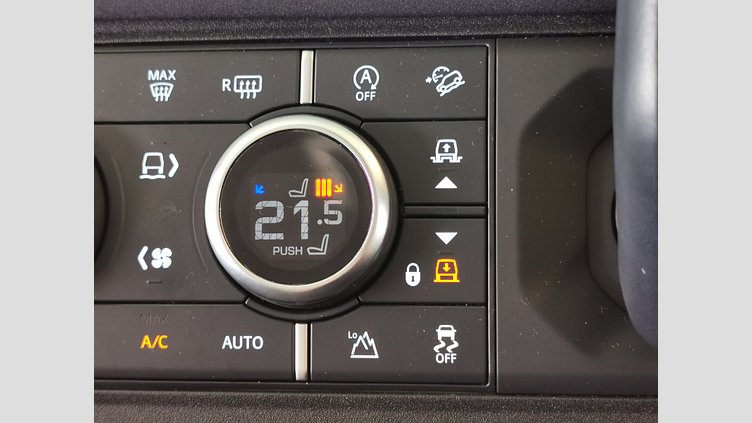 2023 認定中古車 Land Rover Defender 110 フジホワイト D300 AWD（AT） X-DYNAMIC SE