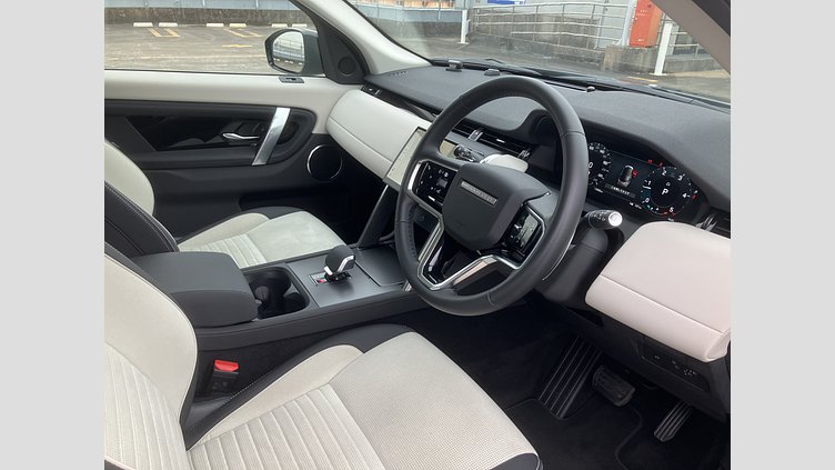 2024 認定中古車 Land Rover Discovery Sport ヴァレジネブルー D200マイルドハイブリッド（ディーゼル） 標準ホイール S