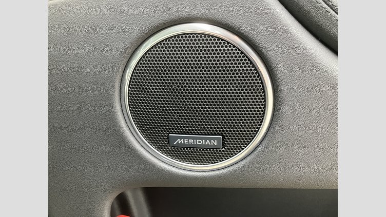 2024 認定中古車 Land Rover Discovery Sport ヴァレジネブルー D200マイルドハイブリッド（ディーゼル） 標準ホイール S
