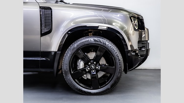 2024 Approved Land Rover Defender 110 Silicon Silver AWD D350 HSE X-Dynamic