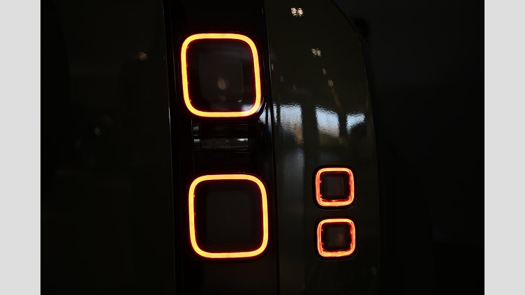 2026 Ny Land Rover Defender 110 Woolstone Green AWD 110 P300e X-Dynamic SE