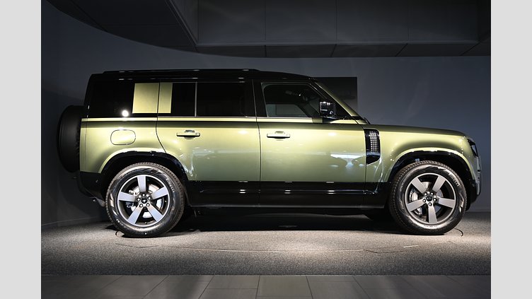 2026 Ny Land Rover Defender 110 Woolstone Green AWD 110 P300e X-Dynamic SE