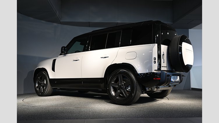 2026 Begagnad Land Rover Defender 110 Borasco Grey AWD P300e X-Dynamic SE