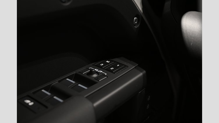 2026 Begagnad Land Rover Defender 110 Borasco Grey AWD P300e X-Dynamic SE