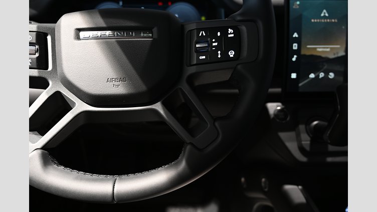 2026 Begagnad Land Rover Defender 110 Borasco Grey AWD P300e X-Dynamic SE