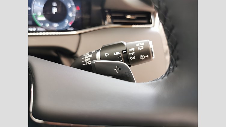 2024 認定中古車 Land Rover Range Rover Evoque フジホワイト プラグインハイブリッド（ガソリン） Standard Wheelbase DYNAMIC HSE