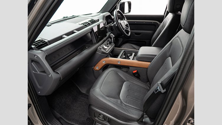 2023 認定中古車 Land Rover Defender 110 ランタオブロンズ D300 AWD（AT） X D300