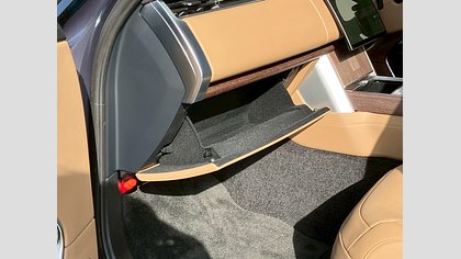 Range Rover 32