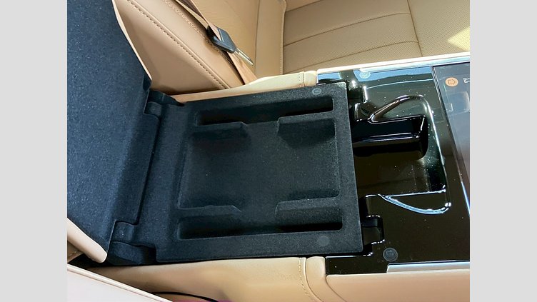 2025 認定中古車 Land Rover Range Rover ヴァレジネブルー P550 AWD PHEV（AT） スタンダードホイールベース Autobiography