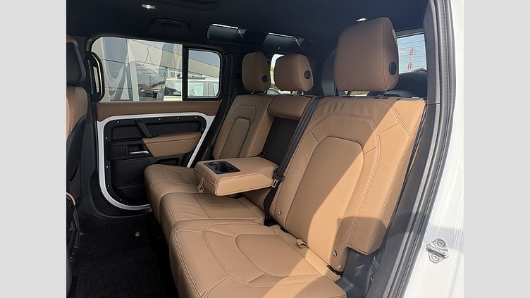 2024 認定中古車 Land Rover Defender 110 フジホワイト D350 ディーゼルマイルドハイブリッド X-Dynamic HSE