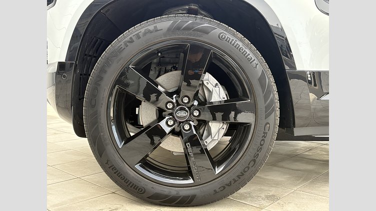 2024 認定中古車 Land Rover Defender 110 フジホワイト D350 ディーゼルマイルドハイブリッド X-Dynamic HSE