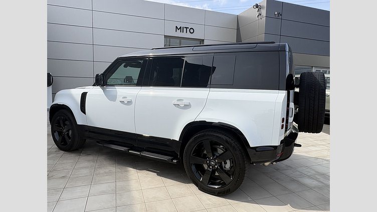 2024 認定中古車 Land Rover Defender 110 フジホワイト D350 ディーゼルマイルドハイブリッド X-Dynamic HSE