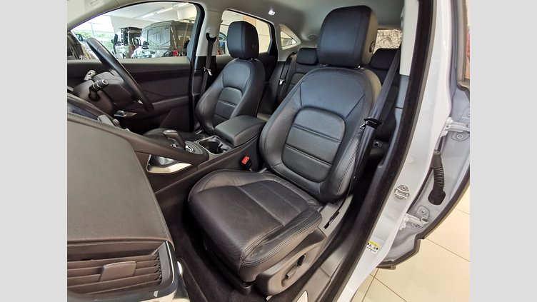 2018 認定中古車 Jaguar E-Pace ユーロン ホワイト D180 オートマチック全輪駆動 S