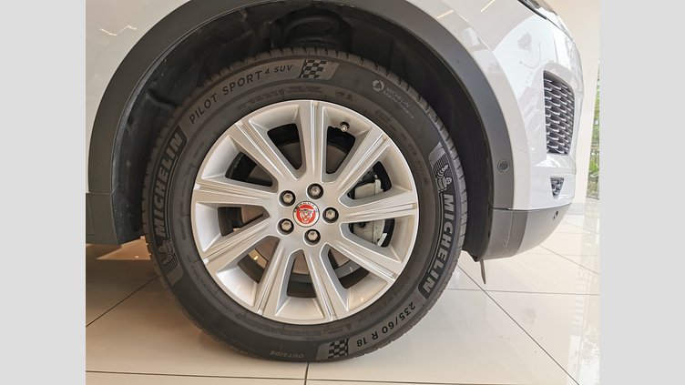 2018 認定中古車 Jaguar E-Pace ユーロン ホワイト D180 オートマチック全輪駆動 S