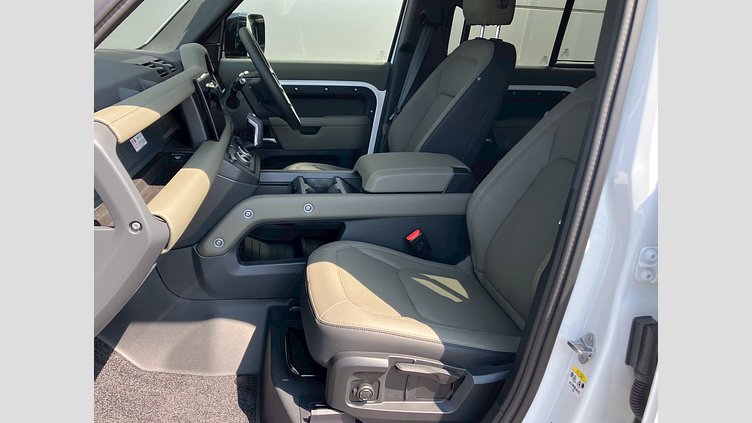 2025 認定中古車 Land Rover Defender 110 フジホワイト D350 ディーゼルマイルドハイブリッド S