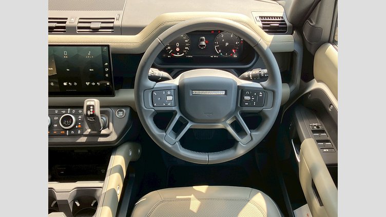 2025 認定中古車 Land Rover Defender 110 フジホワイト D350 ディーゼルマイルドハイブリッド S