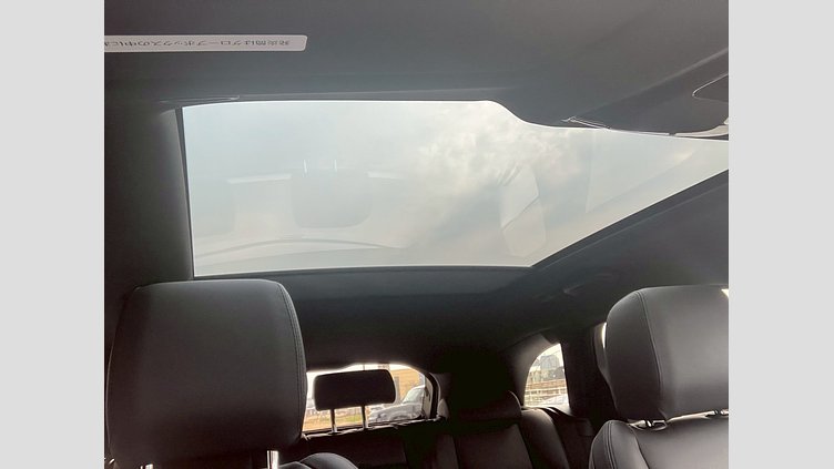 2024 認定中古車 Land Rover Range Rover Velar フジホワイト P400eプラグインハイブリッド（ガソリン） スタンダードホイールベース Dynamic SE