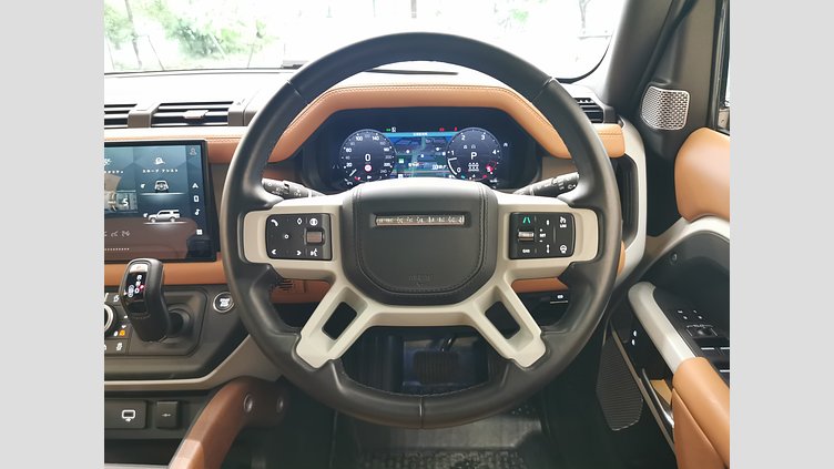 2024 認定中古車 Land Rover Defender 130 フジホワイト D300 AWD（AT） X-DYNAMIC HSE