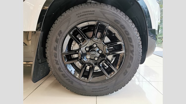 2024 認定中古車 Land Rover Defender 130 フジホワイト D300 AWD（AT） X-DYNAMIC HSE