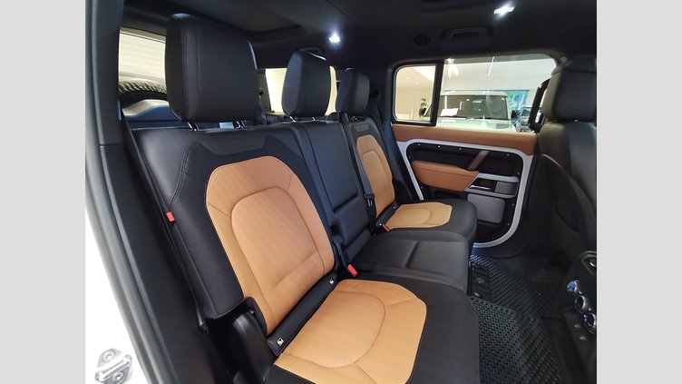 2024 認定中古車 Land Rover Defender 130 フジホワイト D300 AWD（AT） X-DYNAMIC HSE