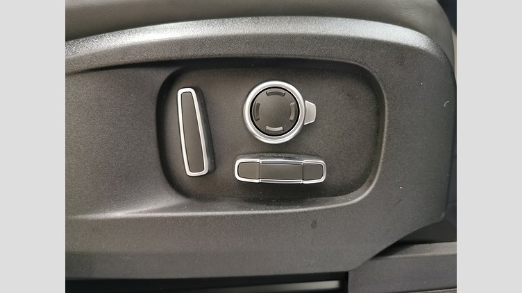 2024 認定中古車 Land Rover Defender 130 フジホワイト D300 AWD（AT） X-DYNAMIC HSE